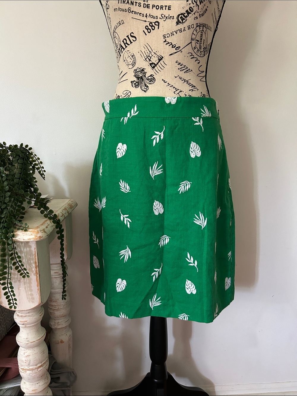 NWT Ann Taylor Embroidered Linen Blend Skirt Women's size 4